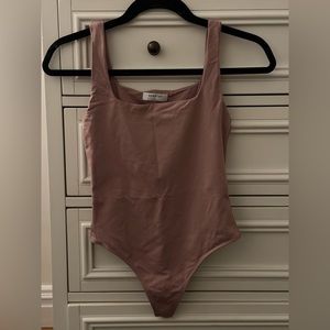 Aritzia Babaton Contour Squareneck Bodysuit